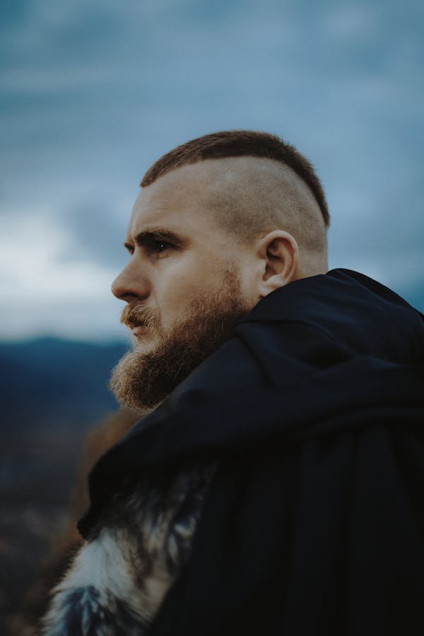 Découvrez les bienfaits naturels d'un coffret viking pour la barbe !